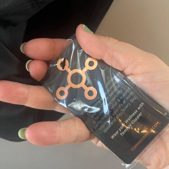 Tommie Copper Womens Shoulder Support Bra W/ Zipper Black XL Copper & Zinc Infus - Picture 3 of 5